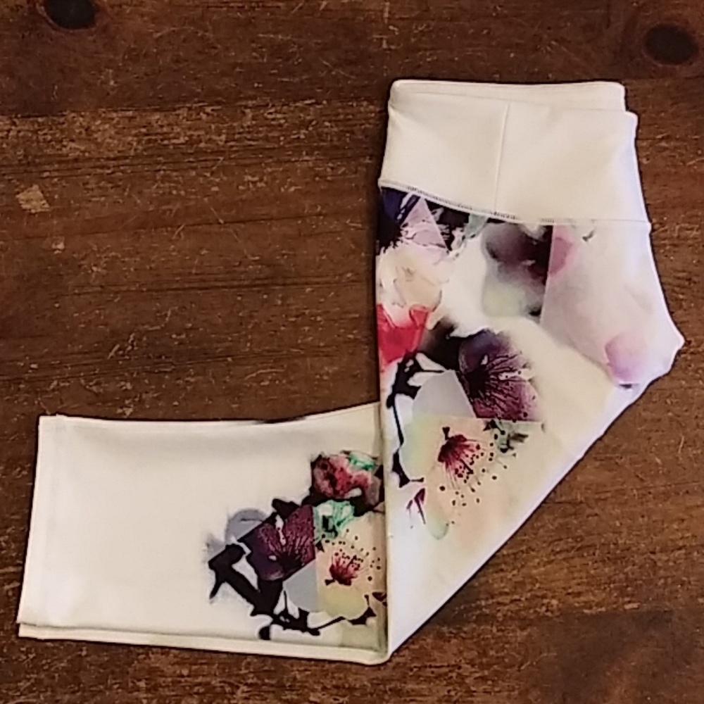 🆕Calia by Carrie Underwood Watercolor Capris